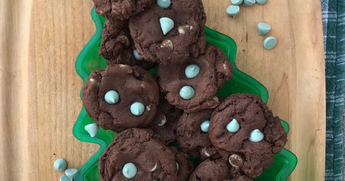 Chewy chocolate mint chip cookies