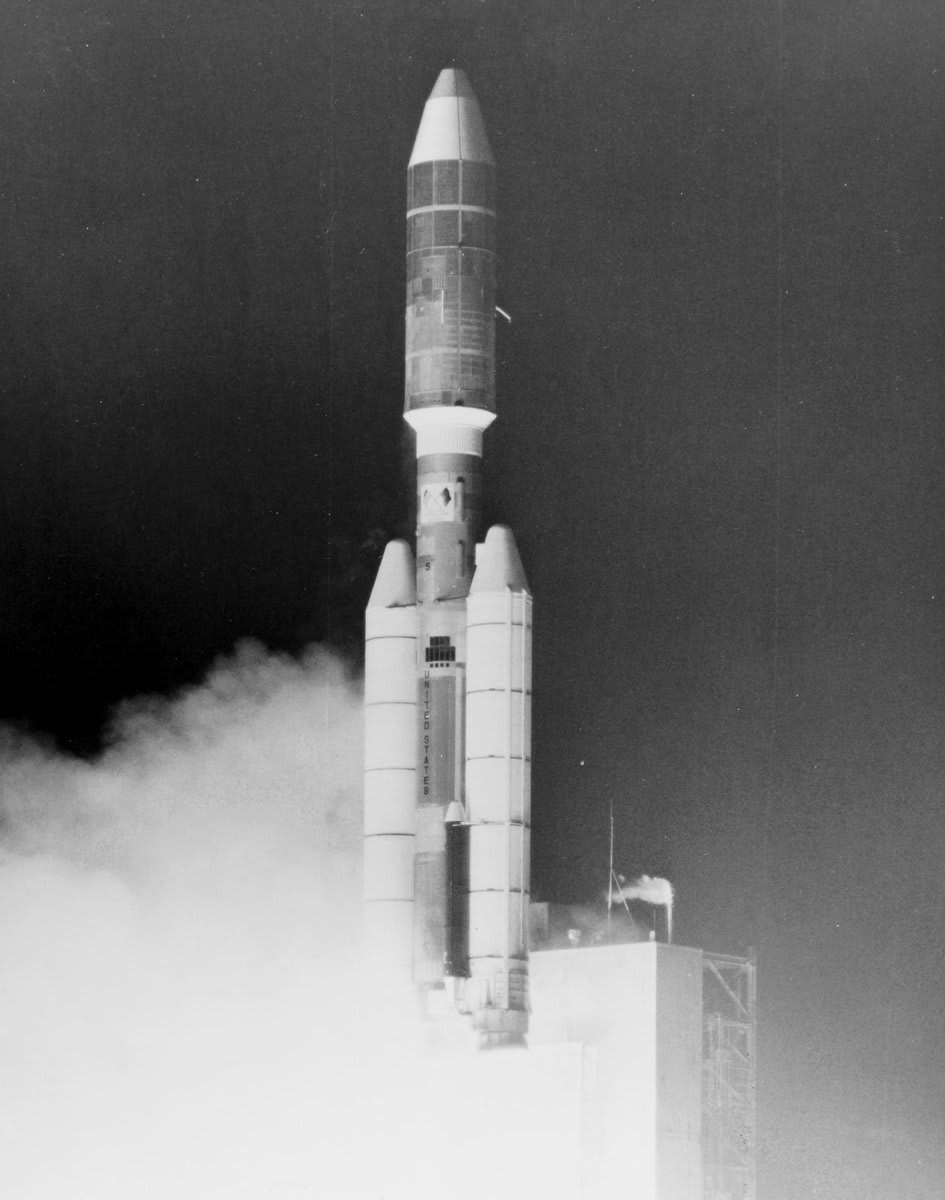 OTD 15 January 1976, launch of Helios-B on a Titan IIIE-Centaur rocket, the 2nd of two probes in a joint NASA/German mission designed to study the Sun#DYK we're observing the Sun right now with @ESASolarOrbiter! @esascience @NASAhistory
