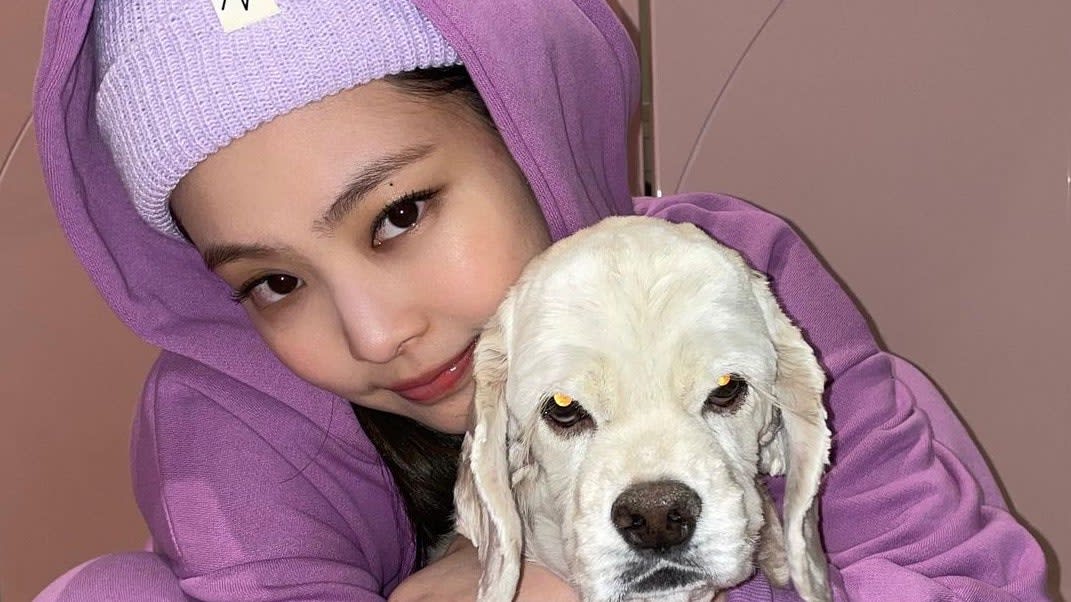 Blackpink’s Jennie Is Pastel Perfection, But What About Her Dog’s Pout?