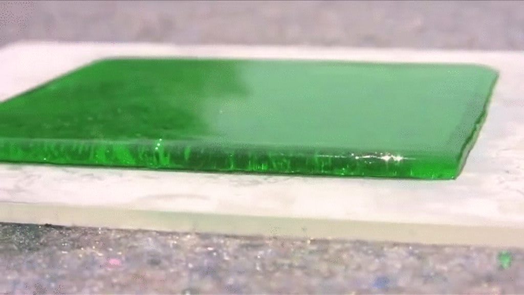 Hydrophobic surface creates wall of water