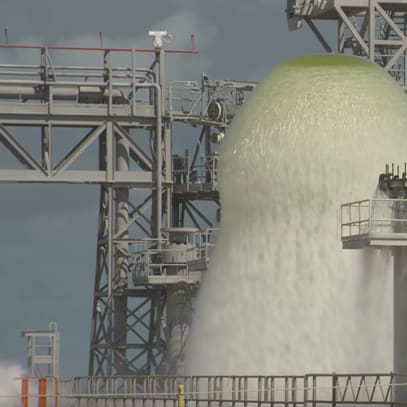 Watch NASA release 450,000 gallons of water in 1 minute
