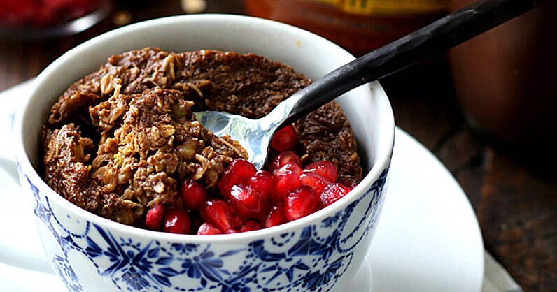 Make This Chocolate Oatmeal In the Microwave