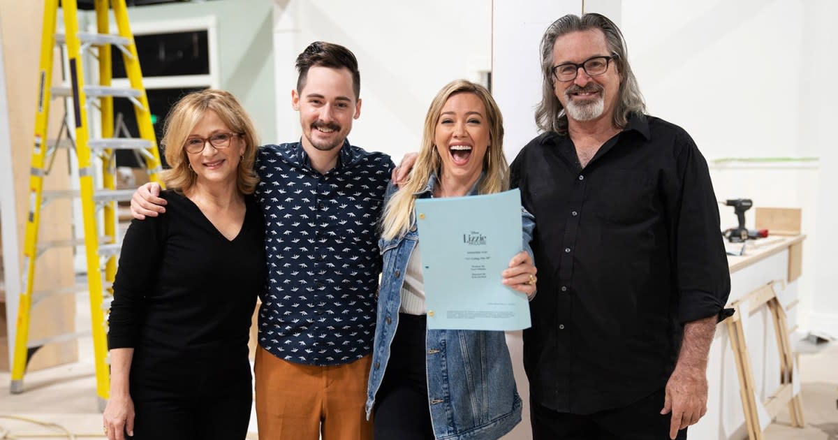 Family Reunion! Behind-the-Scenes Pics of the New 'Lizzie McGuire'