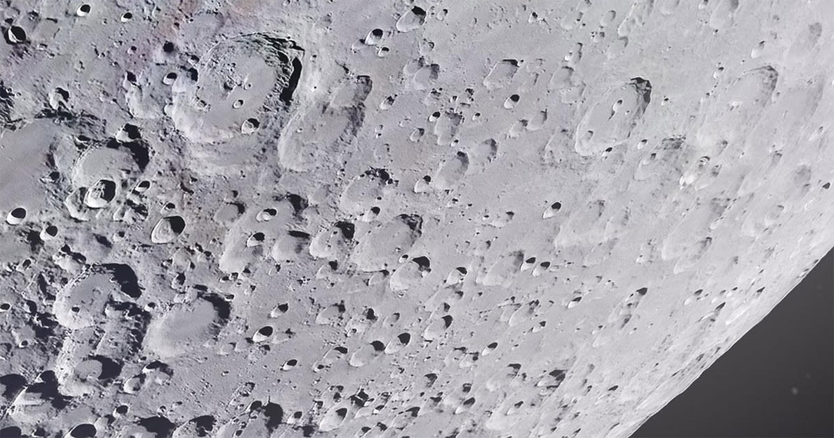Astrophotographer Captures Extraordinary Details of Moon's Surface in 209-Megapixel Photo