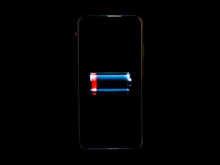 This is what happens to your phone battery when you use a fast charger