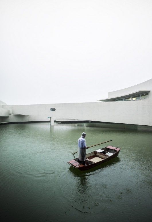 The Building on the Water / Álvaro Siza + Carlos Castanheira
