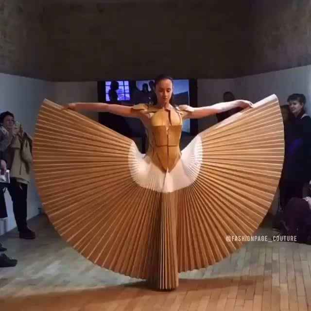 The way this wooden dress moves