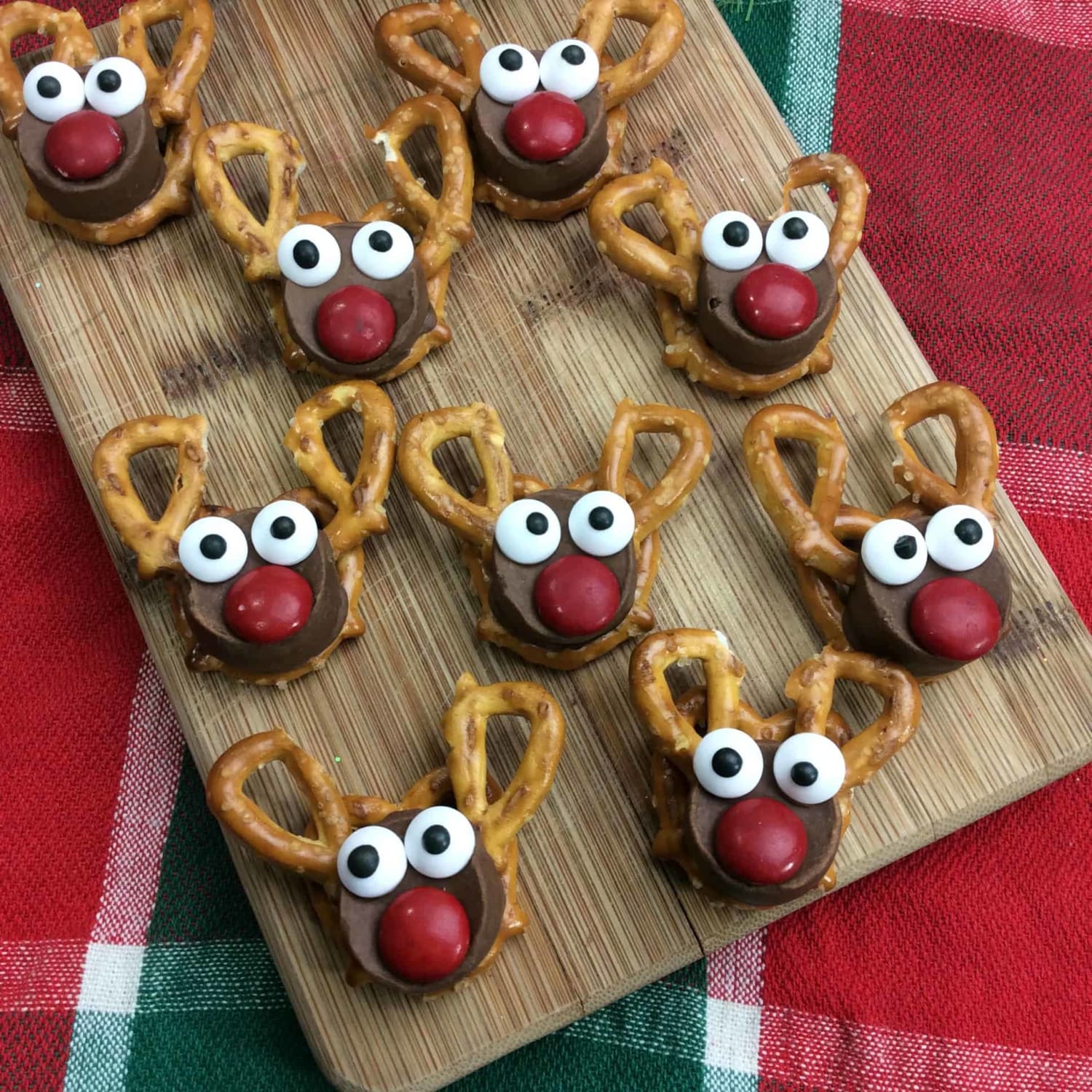 Reindeer Rolo treat- Easy and Festive Holiday Recipe for Kids