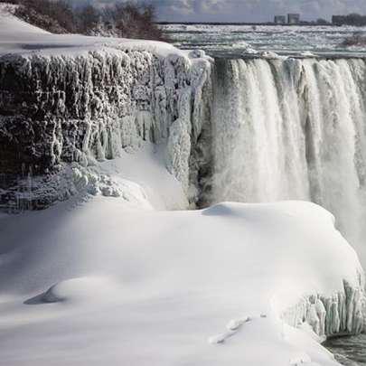 Niagara Falls Has (Mostly) Frozen And The Photos Are Ridiculously Beautiful