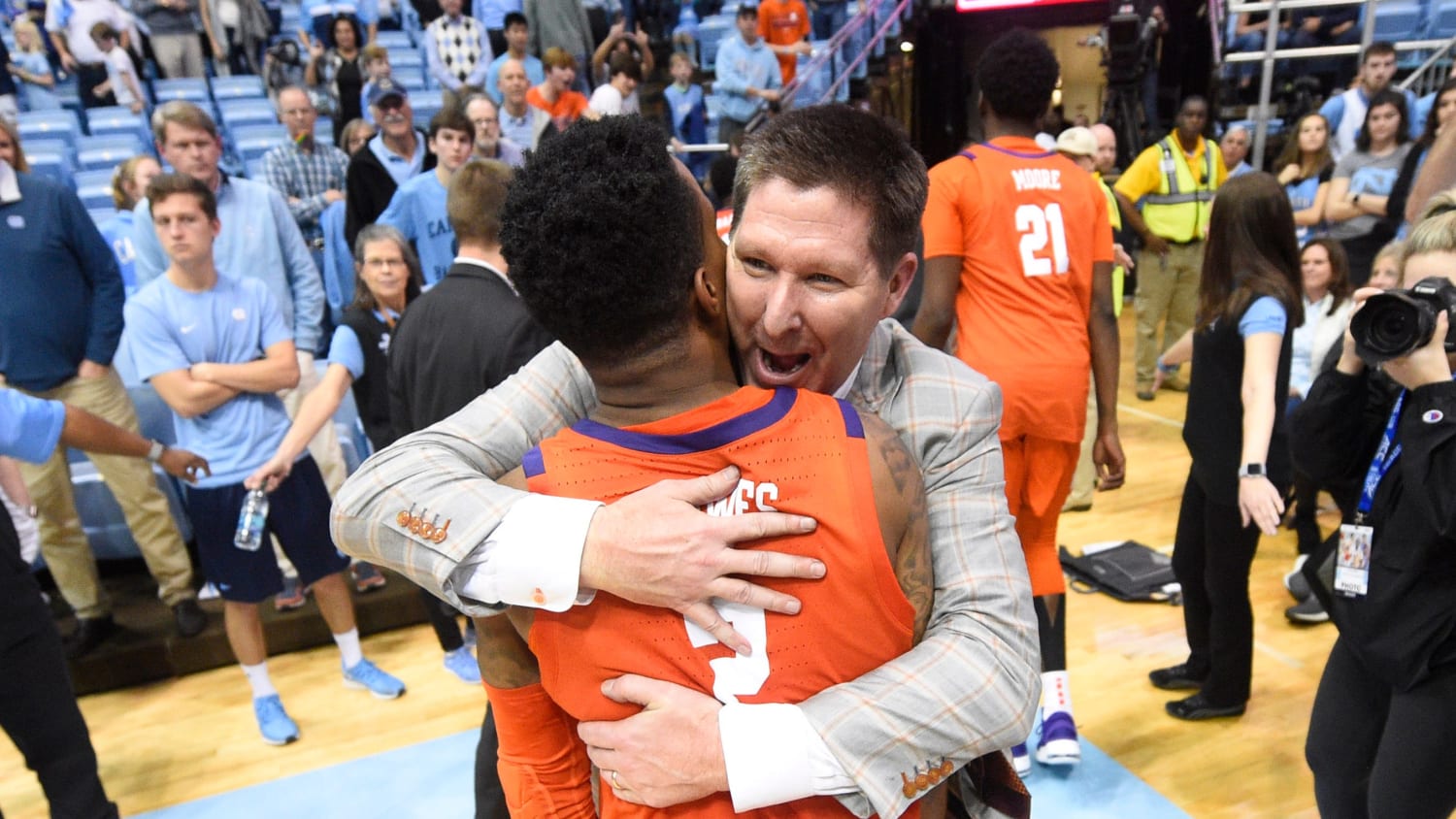 Clemson snaps 0-59 run in Chapel Hill with overtime victory over North Carolina