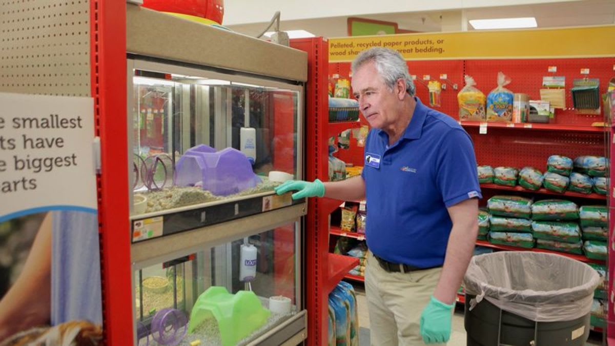 PetSmart Manager Does Morning Sweep Of Enclosures For Dead Ones Before Opening Doors For Day