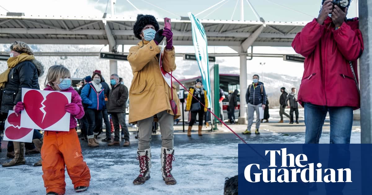 France will carry out border checks to stop skiers from spreading Covid