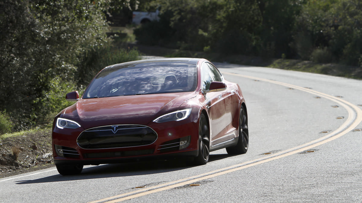 Police Arrest Man Who Was Seen Riding in Backseat of Tesla Without a Driver (UPDATE)