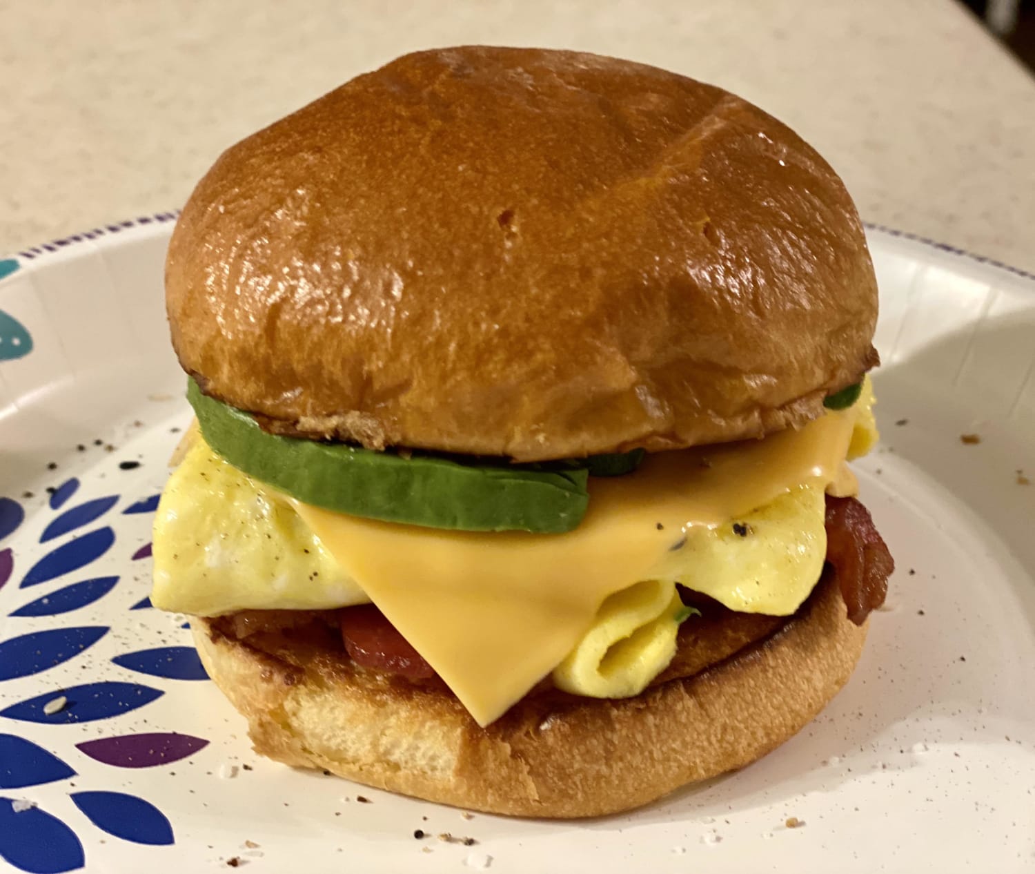 [homemade] Breakfast Sandwich (toasted brioche/bacon/egg/cheese/avocado/chives/kewpie mayo/hot honey/sriracha)