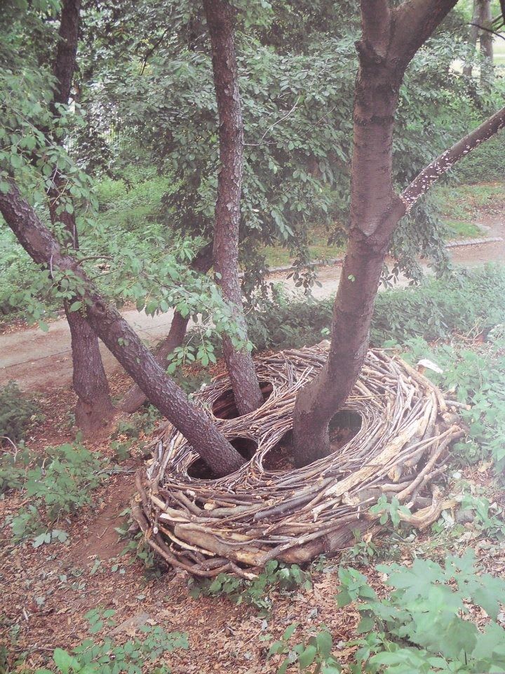 Andy Goldsworthy - absolutely my favorite artist. He makes sculptures out of only natural things without using glue | Land art, Installation art, Garden art