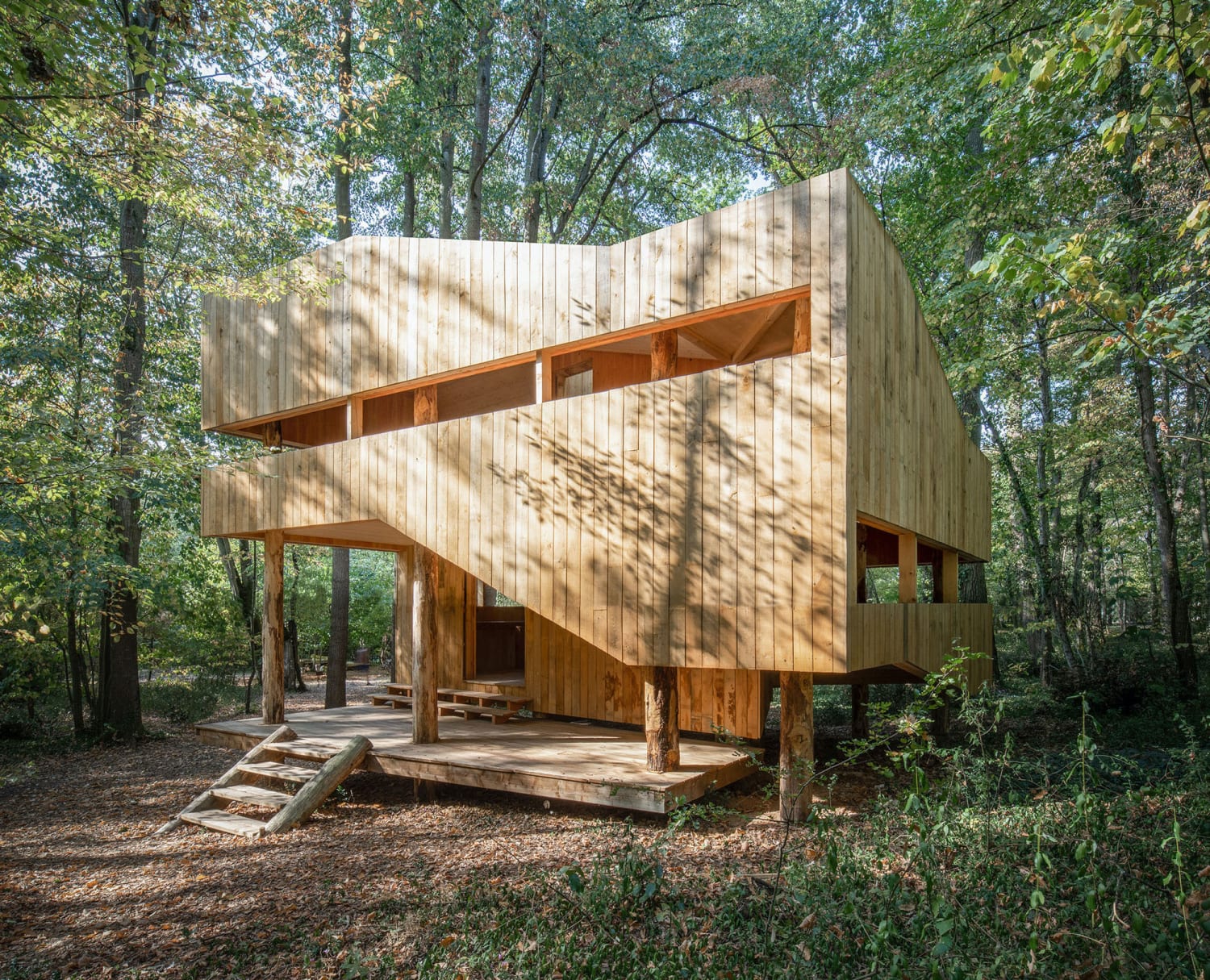 Wooden House / local-eu + SUPHASIDH