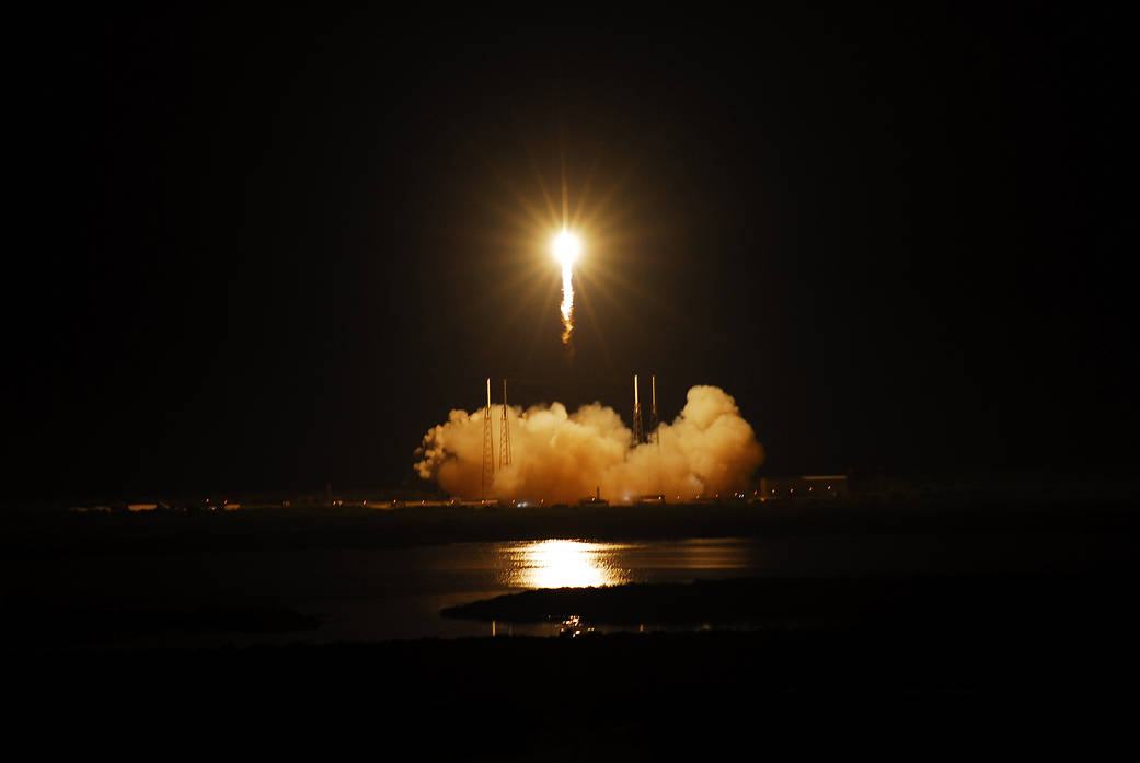 The Dragon takes flight 🐉 OTD in 2012, @SpaceX Falcon 9 launched a Dragon capsule on a test flight to rendezvous and attach to the International Space Station.