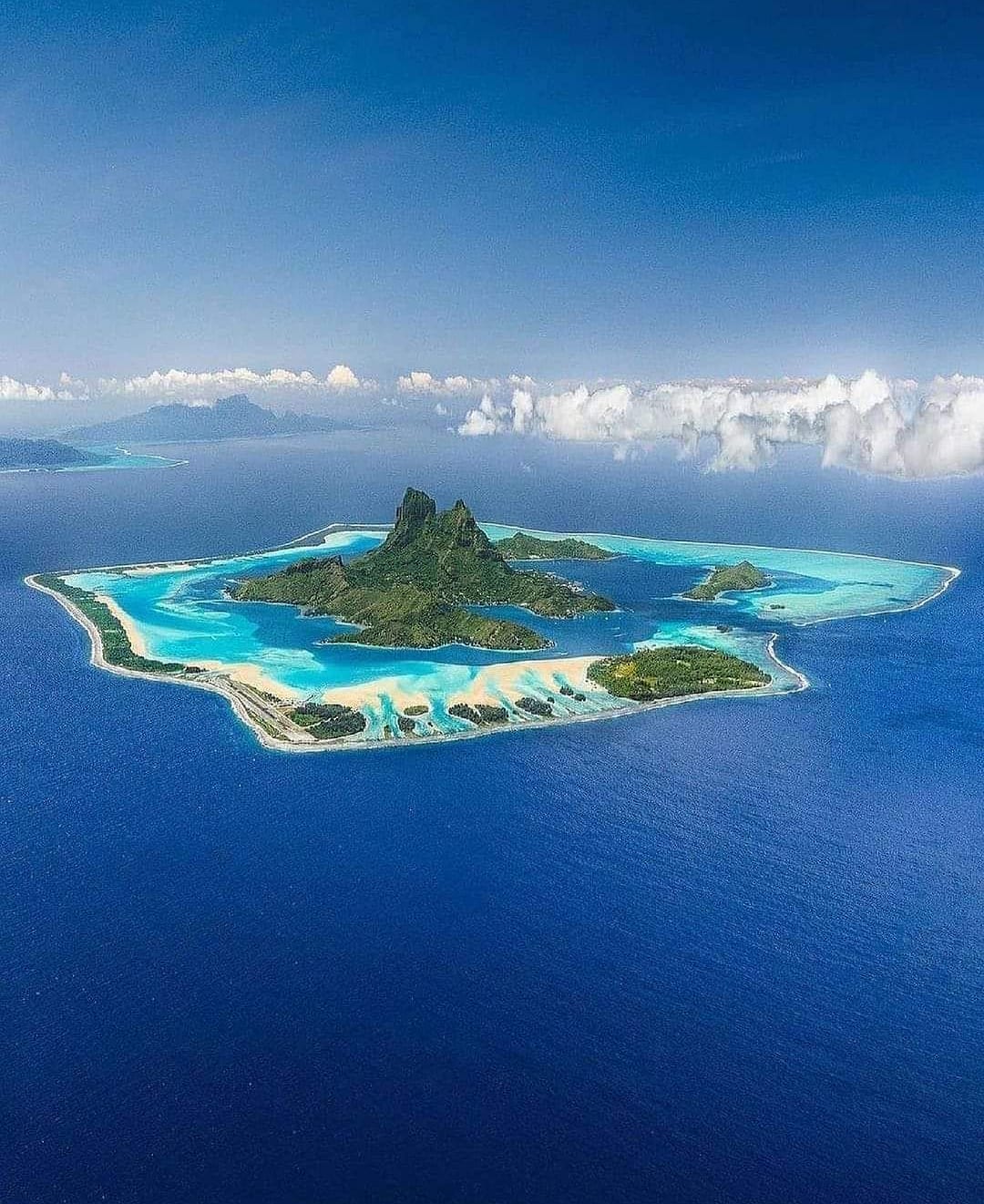 Bora Bora, Tahiti. [braybraywoowoo]