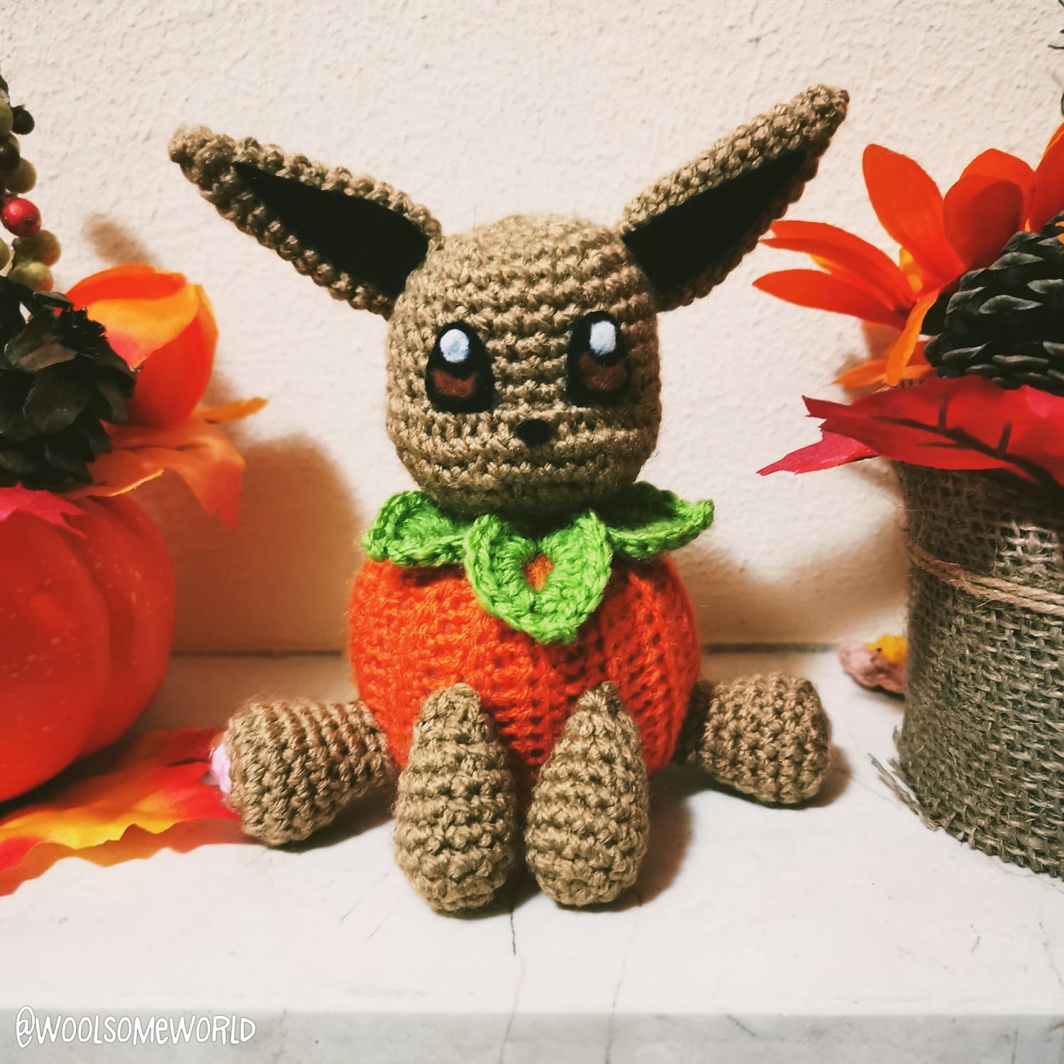 Happy 1rst of Hooktober! 🎃 I made a pumpkin Eevee!