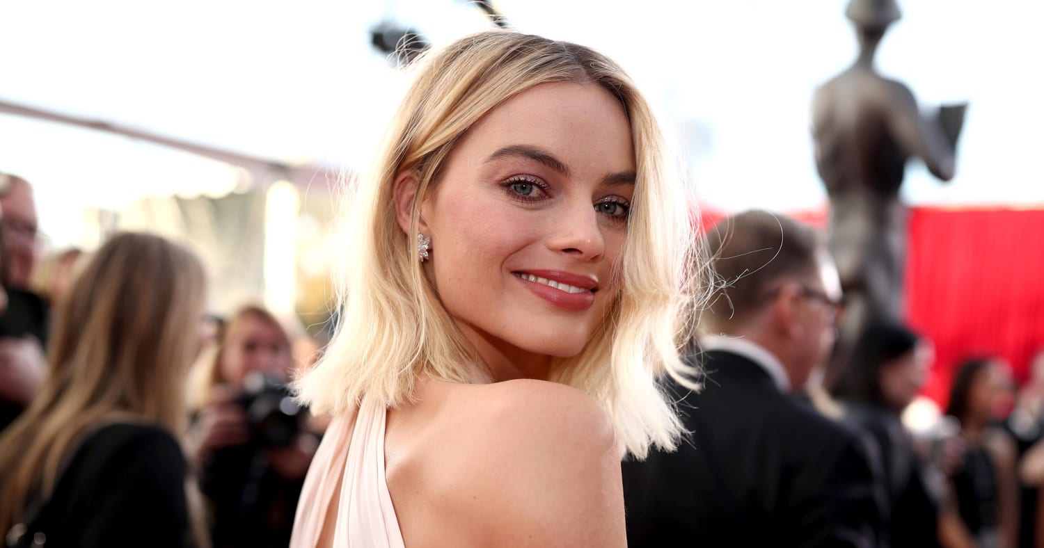 Why Margot Robbie Is The Ultimate Summer Beauty Muse