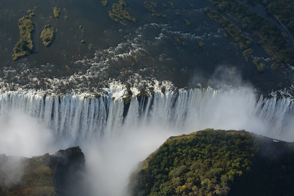 A comprehensive guide on how to get to Victoria falls in Zimbabwe