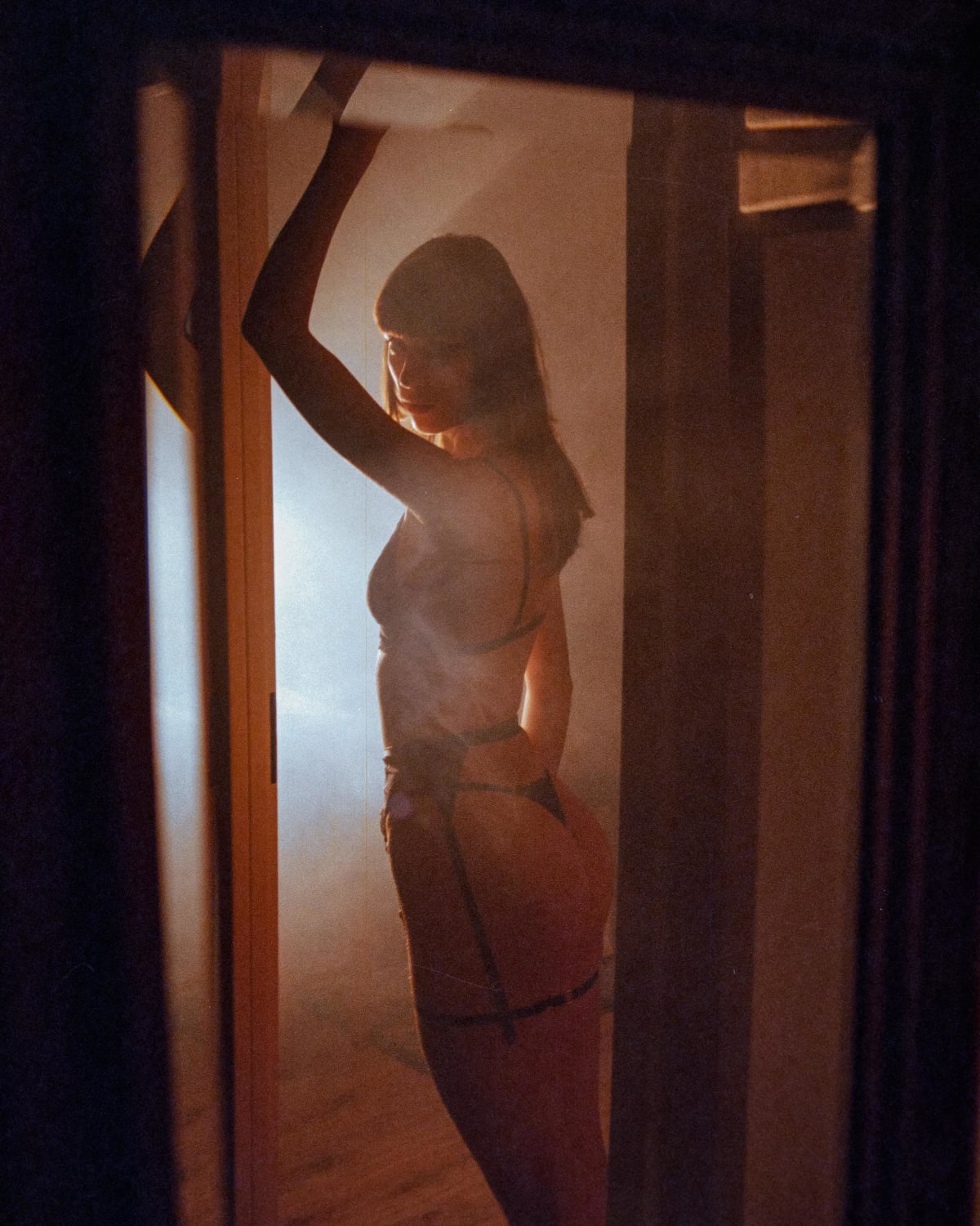Woman in the mirror [yashica 230 af, Kodak Ultramax 400, 35mm f/5.6]