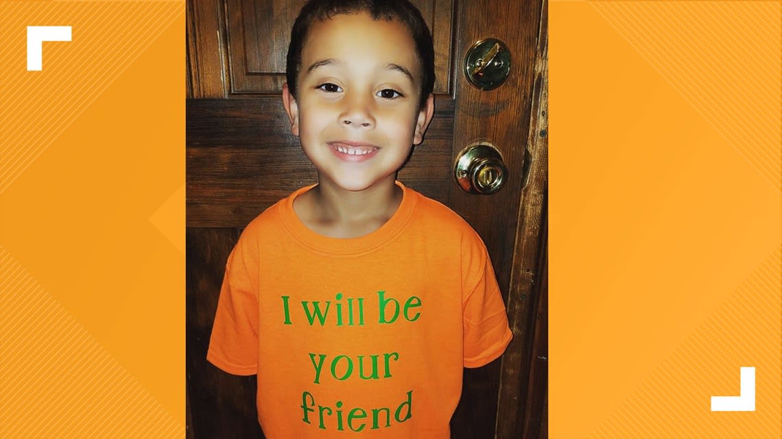 Boy wears 'I will be your friend' shirt on first day of school
