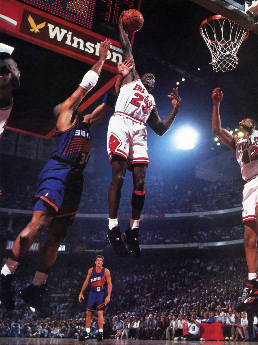 Flashback // Michael Jordan in the Air Jordan VIII "Playoffs"