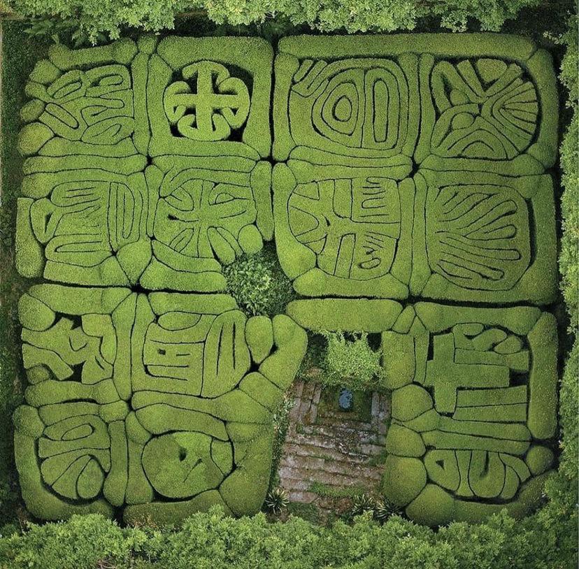 A 400 year-old abandonned garden maze in Spain