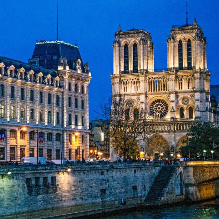 9 Amazing Paris Landmarks & How to See Them Without Crowds