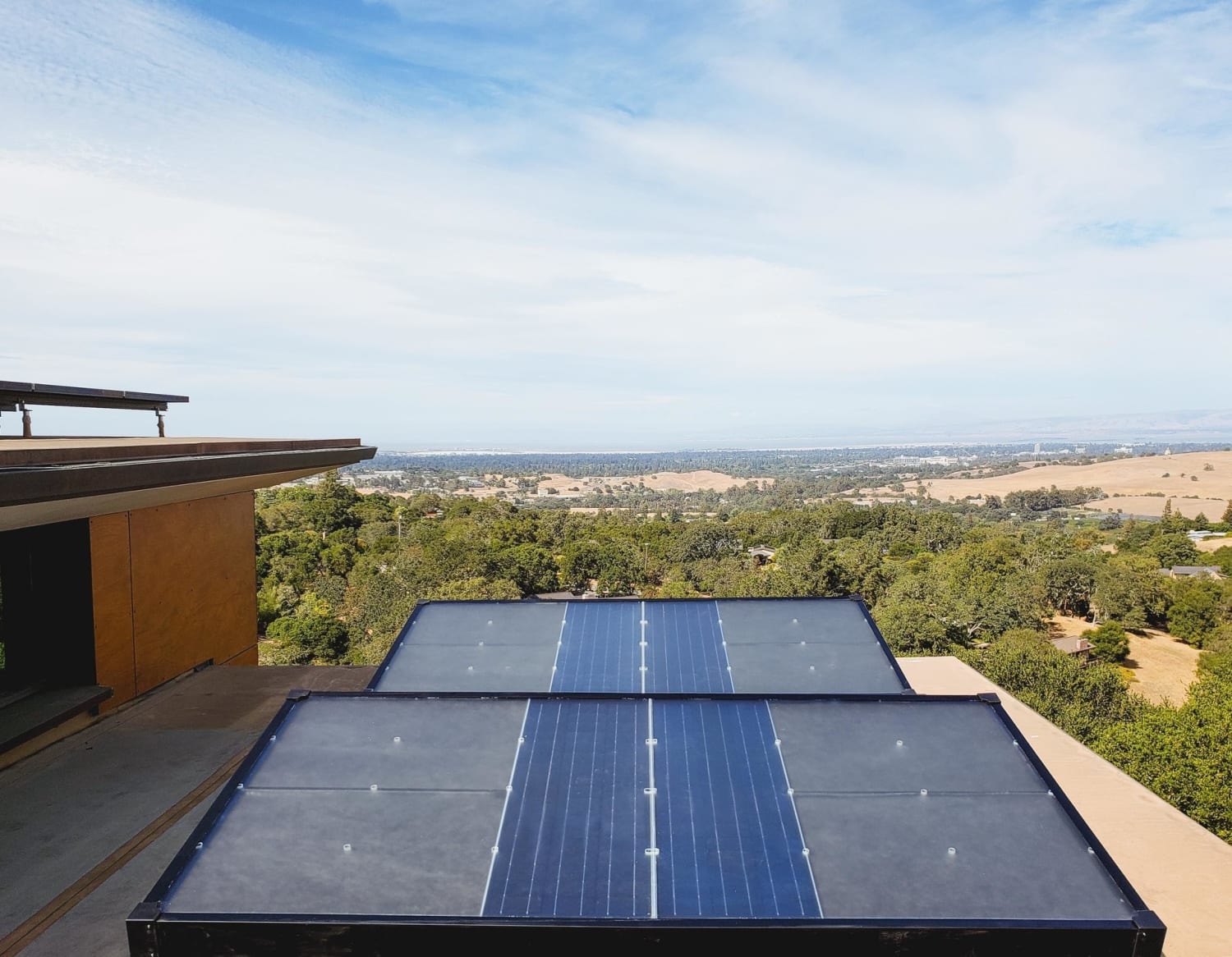 These solar panels pull clean drinking water from the air