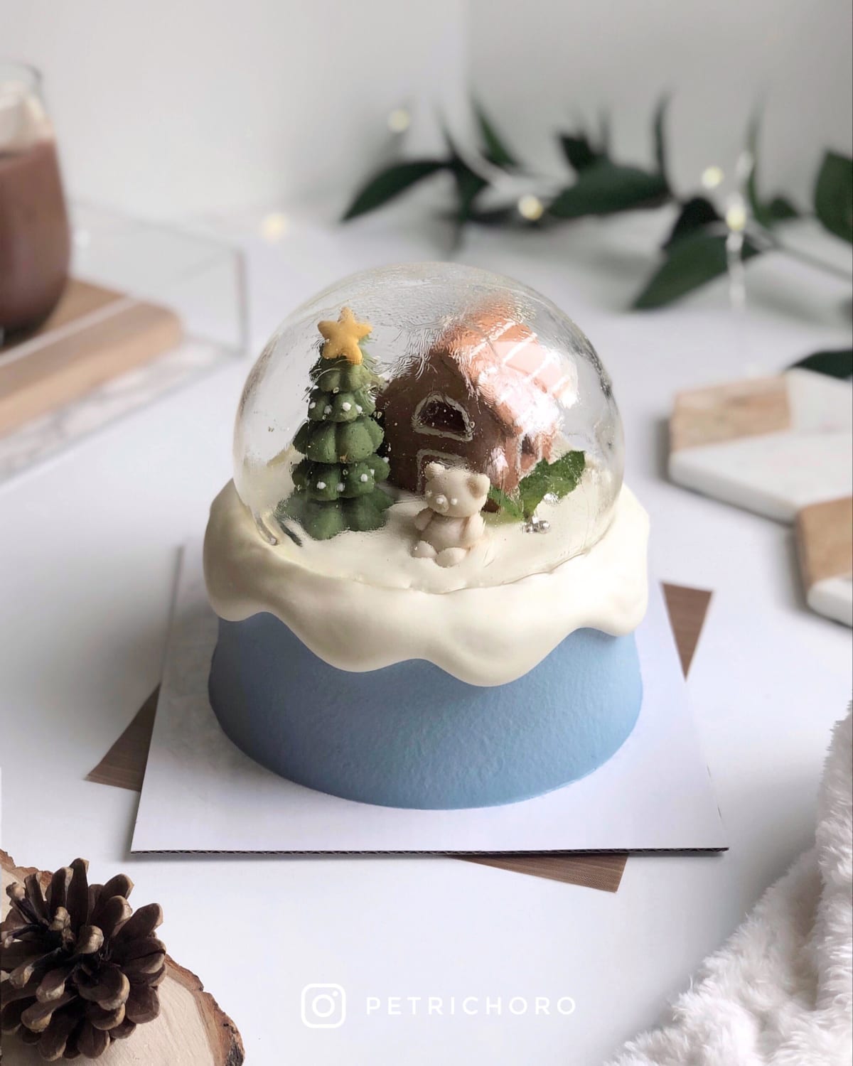 made a snow globe cake for christmas!