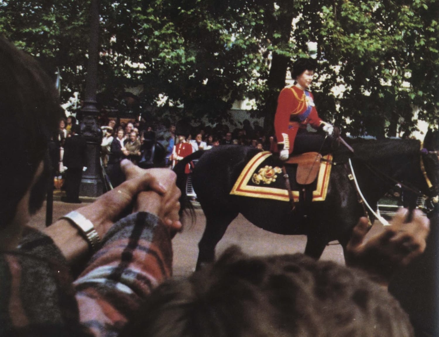 Marcus Sarjeant shooting blanks at Queen Elizabeth II. London, 13 June 1981. Photo taken by George Uebel.