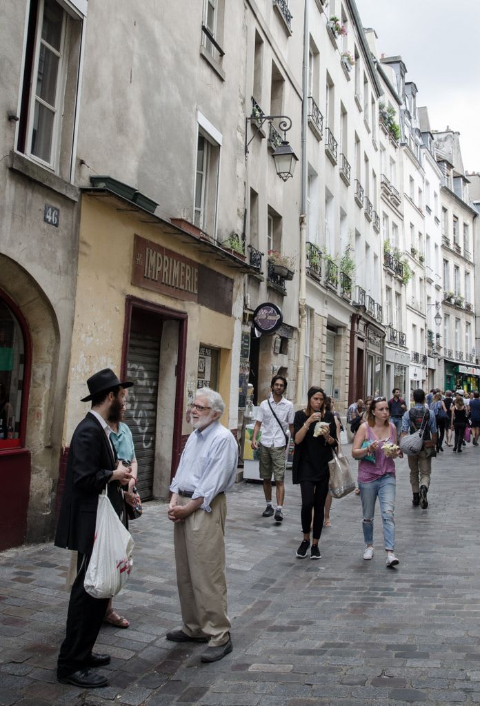 Best Area to Stay in Paris: Neighborhoods, Hotels & More!