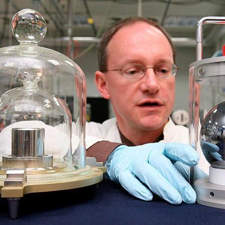 I'm Emily Conover, physics writer for Science News. Scientists have redefined the kilogram, basing it on fundamental constants of nature. Why? How? What's that mean? AMA!