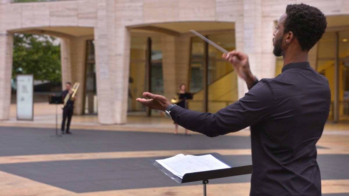 For the first time ever, musicians from across Lincoln Center have come together for an anthem for New York City at this unique moment in time. Anthony Barfield's new composition "Invictus" for 15-piece brass ensemble honors the resilience of NYC. 📽️:https://t.co/lQnSKVuPNL