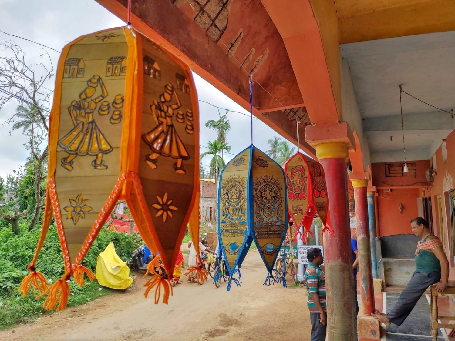 A Glimpse Into The Artworks Of Raghurajpur Village In Odisha | Going Places With Anwesha