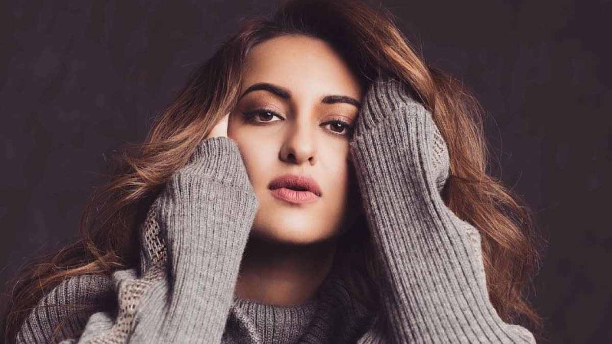 Sonakshi Sinha Joins Hands With FanKind To Donate Money By Giving Her Paintings For Auction