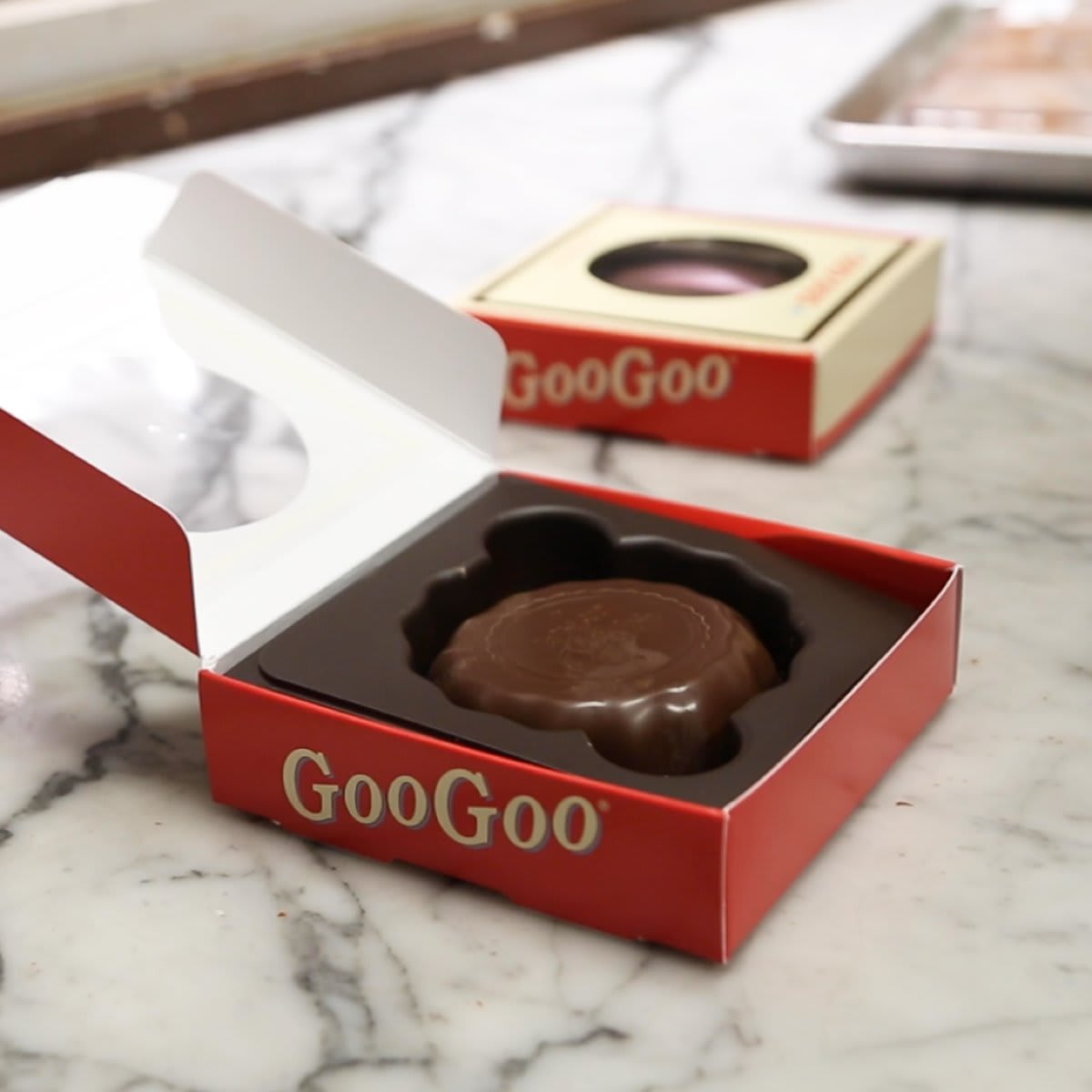 Create your own chocolate bar at this candy shop! 🍫