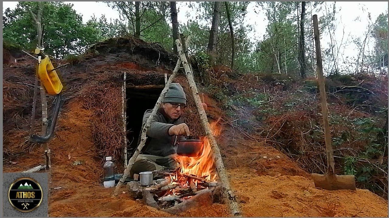 Makeshift Survival Shelter in a River bank A Hole to Survive Alone ...