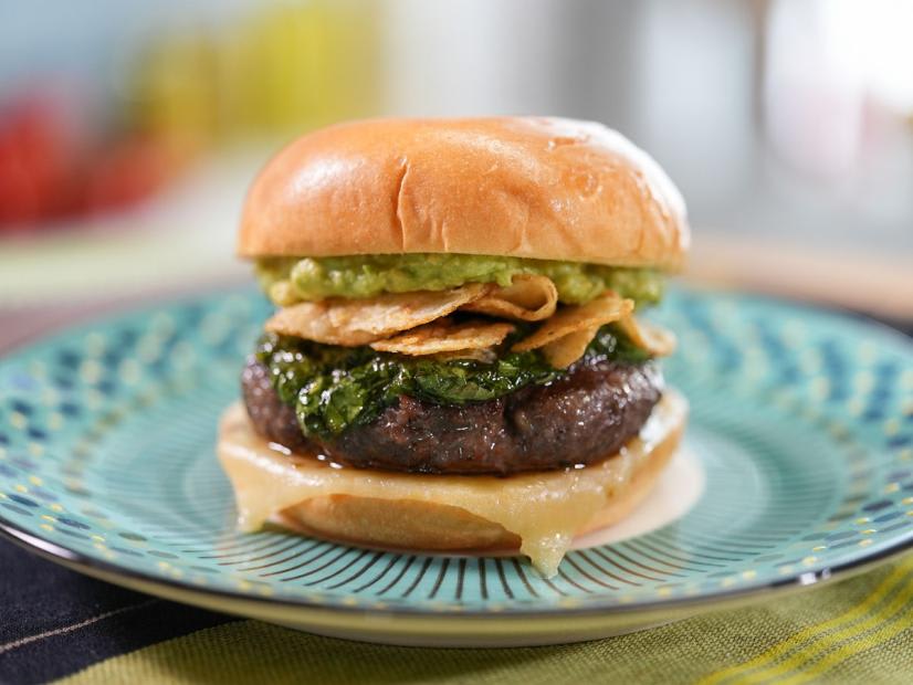 Next on TheKitchen @SunnyAnderson shows you how to punch up your Labor Day cookout with a Spicy Green Goddess Burger: https://t.co/mbaRp5Vm1Z 😋 Don't miss this end-of-summer palooza @ 11a|10c!