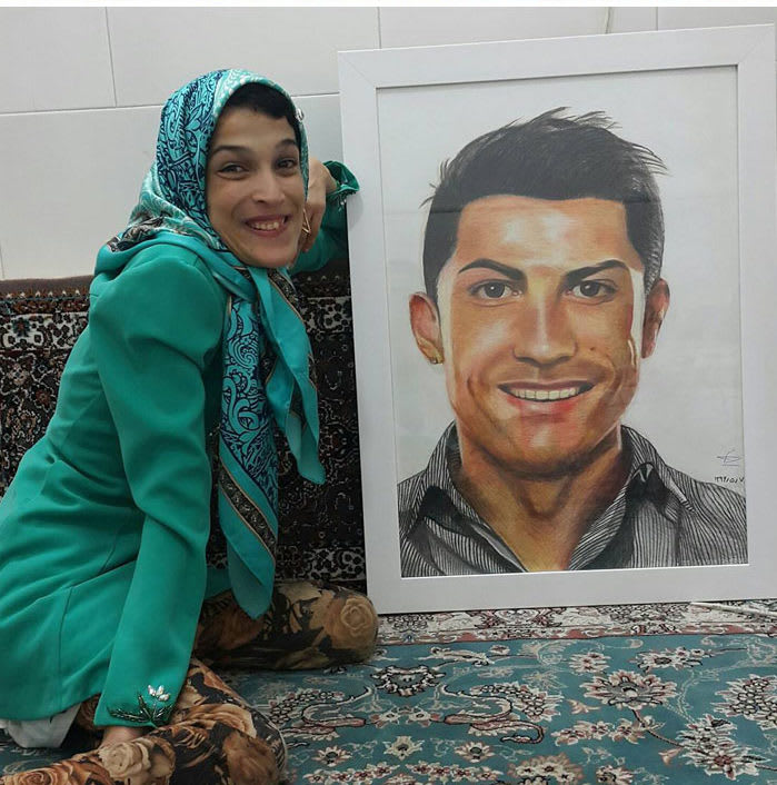 This Disabled Iranian Artist Creates Art Using Her Foot (20 Photo)