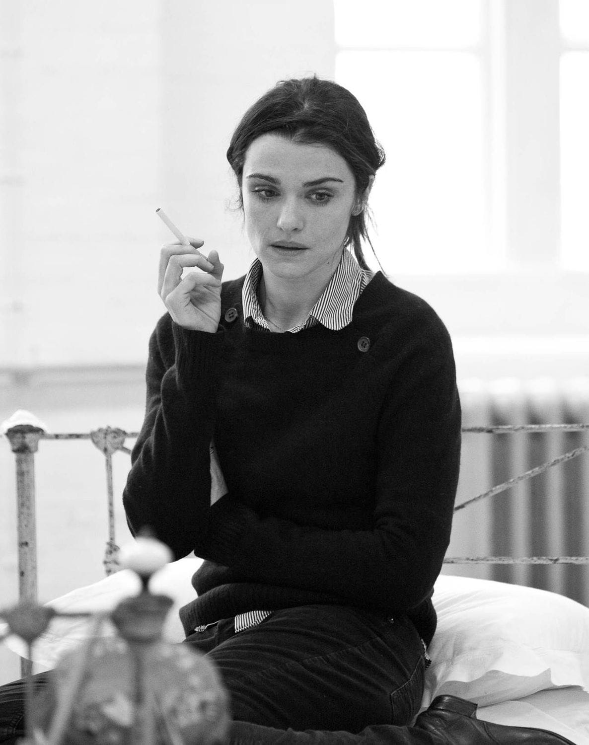 juste actrice ༺ | Rachel weisz, Celebs, Women smoking