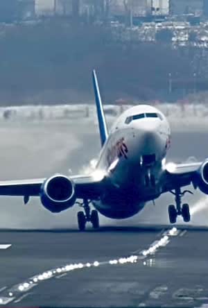 Spectacular Takeoff in extreme crosswind!! 😱✈️👍#pilot