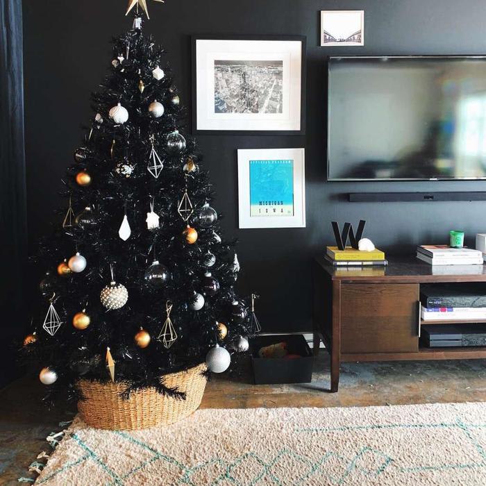 You'll Love the Black Xmas Tree Trend (Trust Me, I Have One)