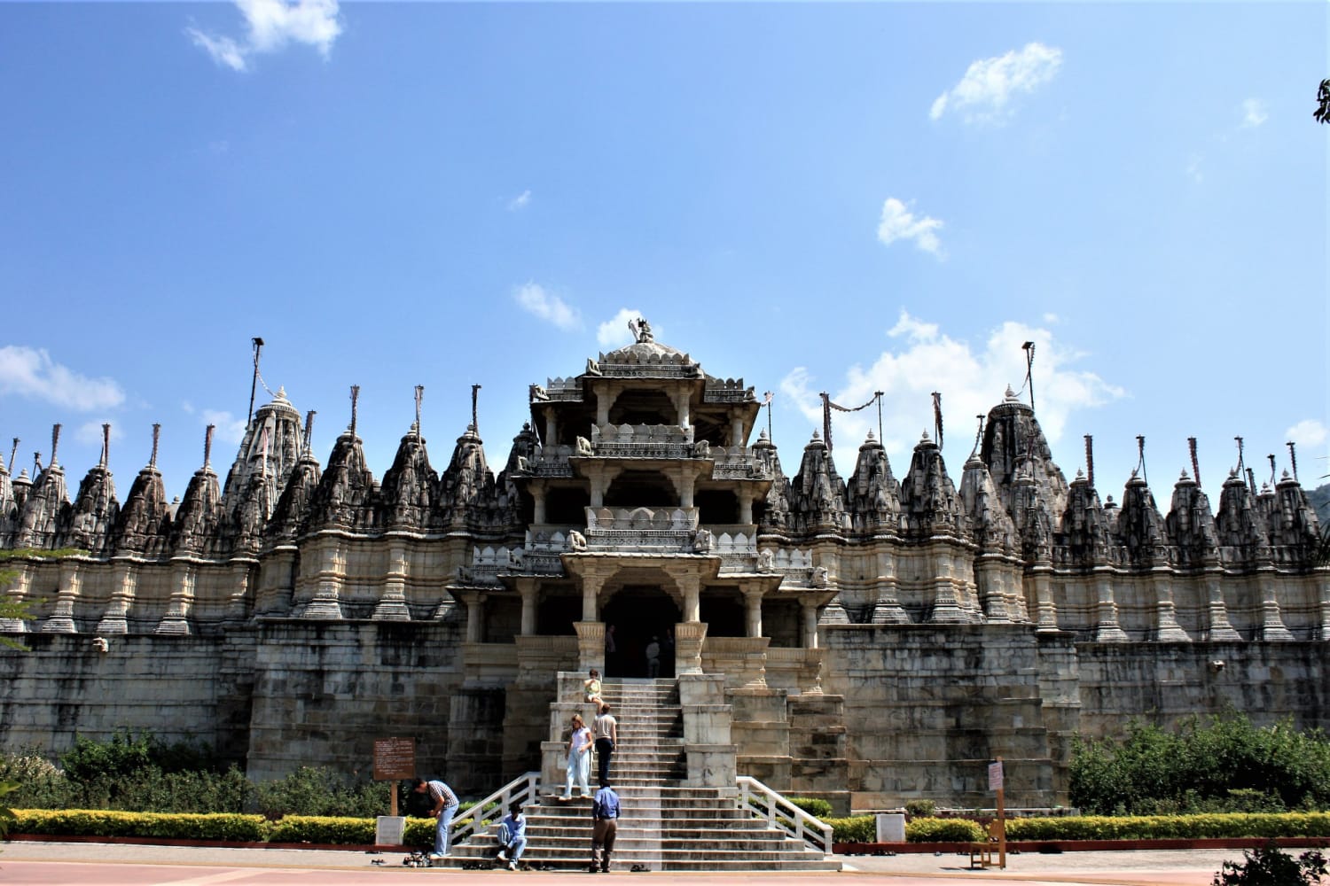 8 Amazing Facts about Ranakpur Jain Temple, near Kumbalgarh - i Share