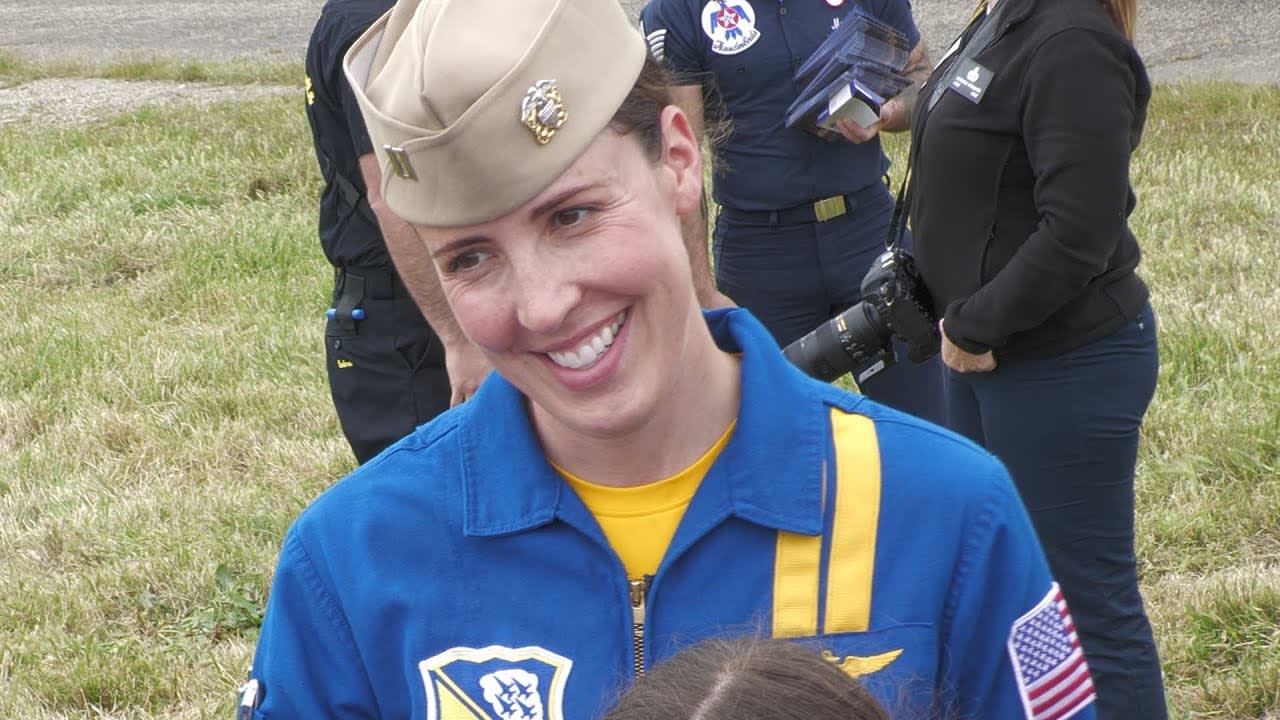 Blue Angels first female Jet Demo pilot. LT. Amanda "Stalin" Lee. Point Mugu Airshow. 4K 60fps. 2023