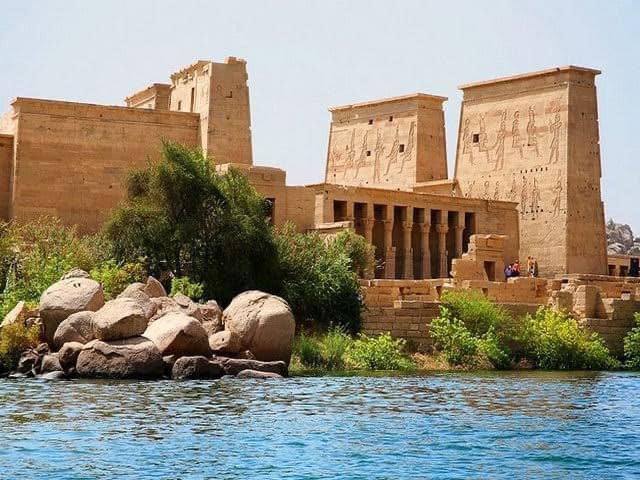 Ancient civilization beside the nile river, Luxor, Egypt