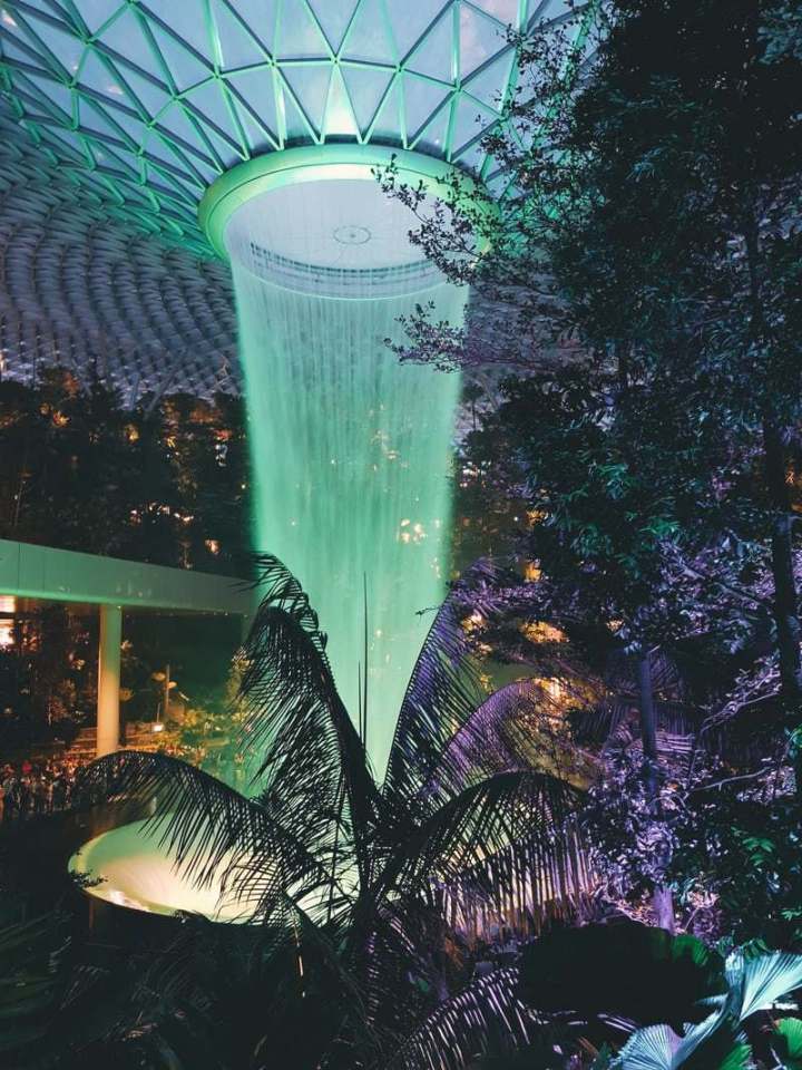 Must-See Indoor Waterfall At Singapore Airport - SNAZZY TRIPS travel blog