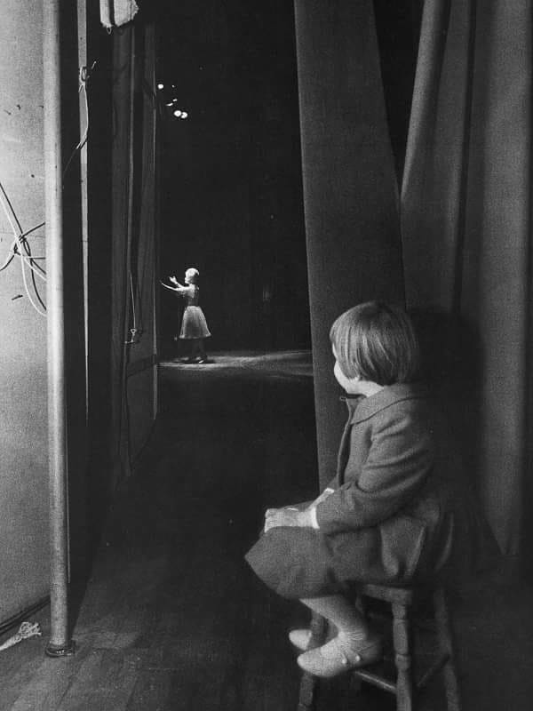 6-year-old Carrie Fisher watches her mom, Debbie Reynolds perform on stage at the Riviera Hotel in Las Vegas, 1963